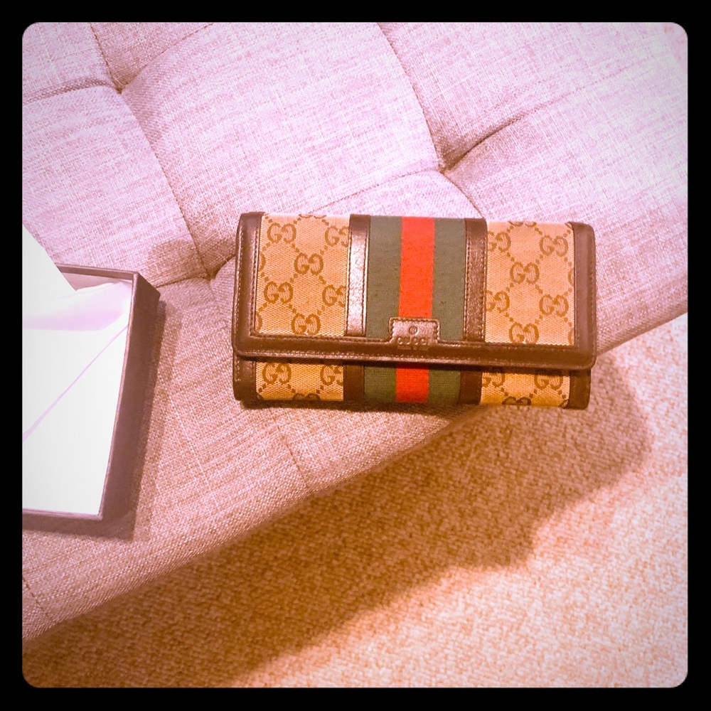 Authentic Gucci wallet- Excellent Conditions